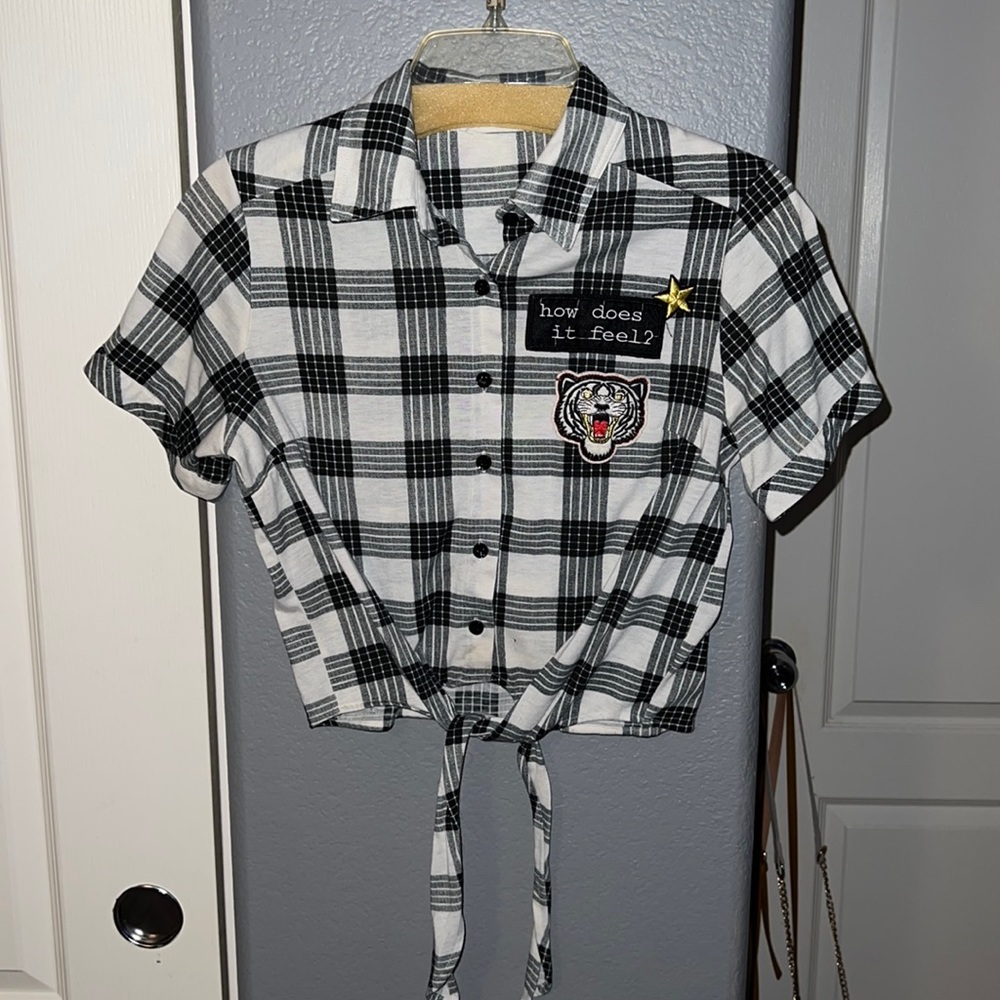 Size M Cropped Knot Tie Shirt